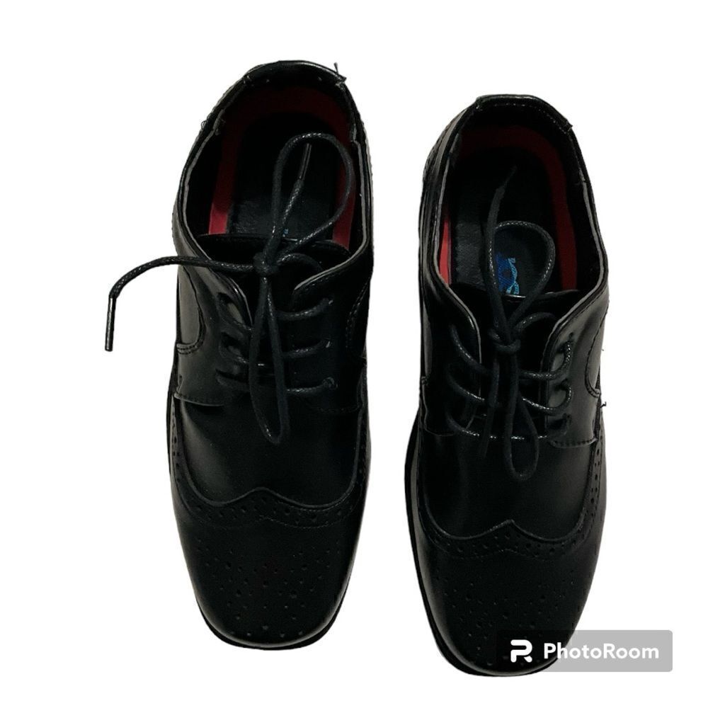 Josmo classic dress wing tip Oxford shoes. NWOT